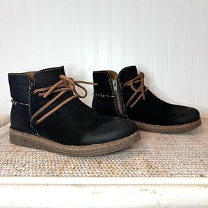 BORN Calyn suede leather ankle Boot Black Distressed - Medium